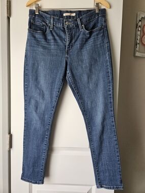 Levi's Women's Shaping Skinny Jeans in Medium Blue Denim